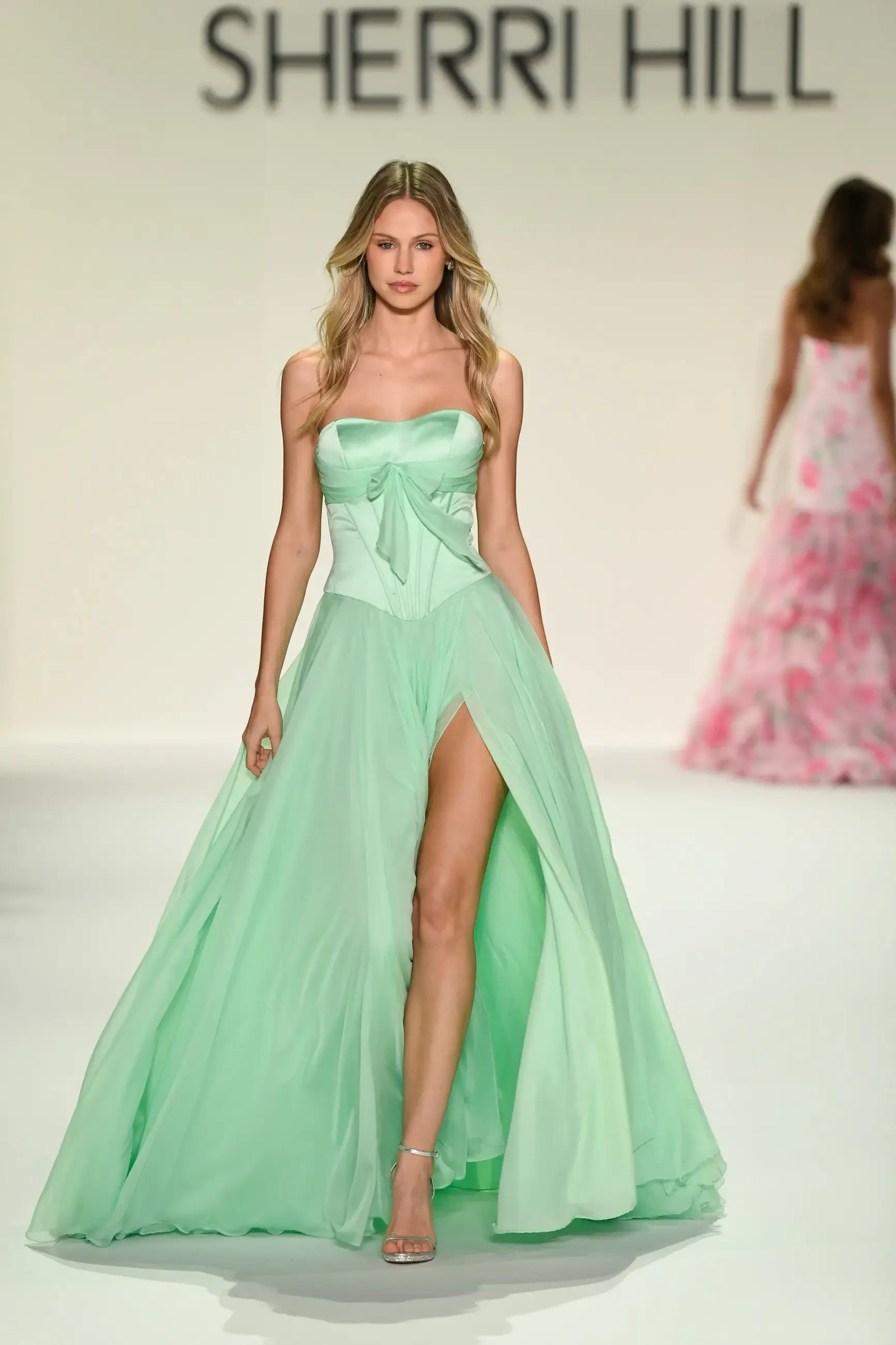 Prom Dress Styles for Every Body Type: Find Your Perfect Fit Image