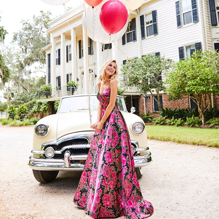 Romantic, Floral Dresses Inspired by Valentine&#39;s Day. Desktop Image
